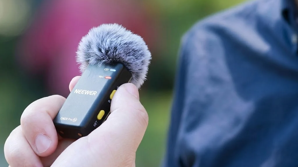 Why Choose the NEEWER CM28 Wireless Microphone?