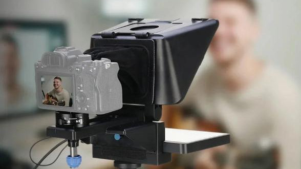 NEEWER X11 teleprompter setup for stable reading and eye-line comfort