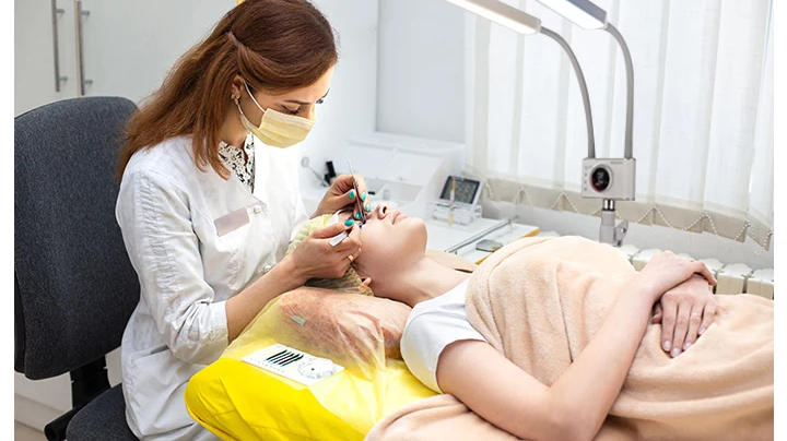 Best Lighting for Eyelash Extensions and Lash Artists