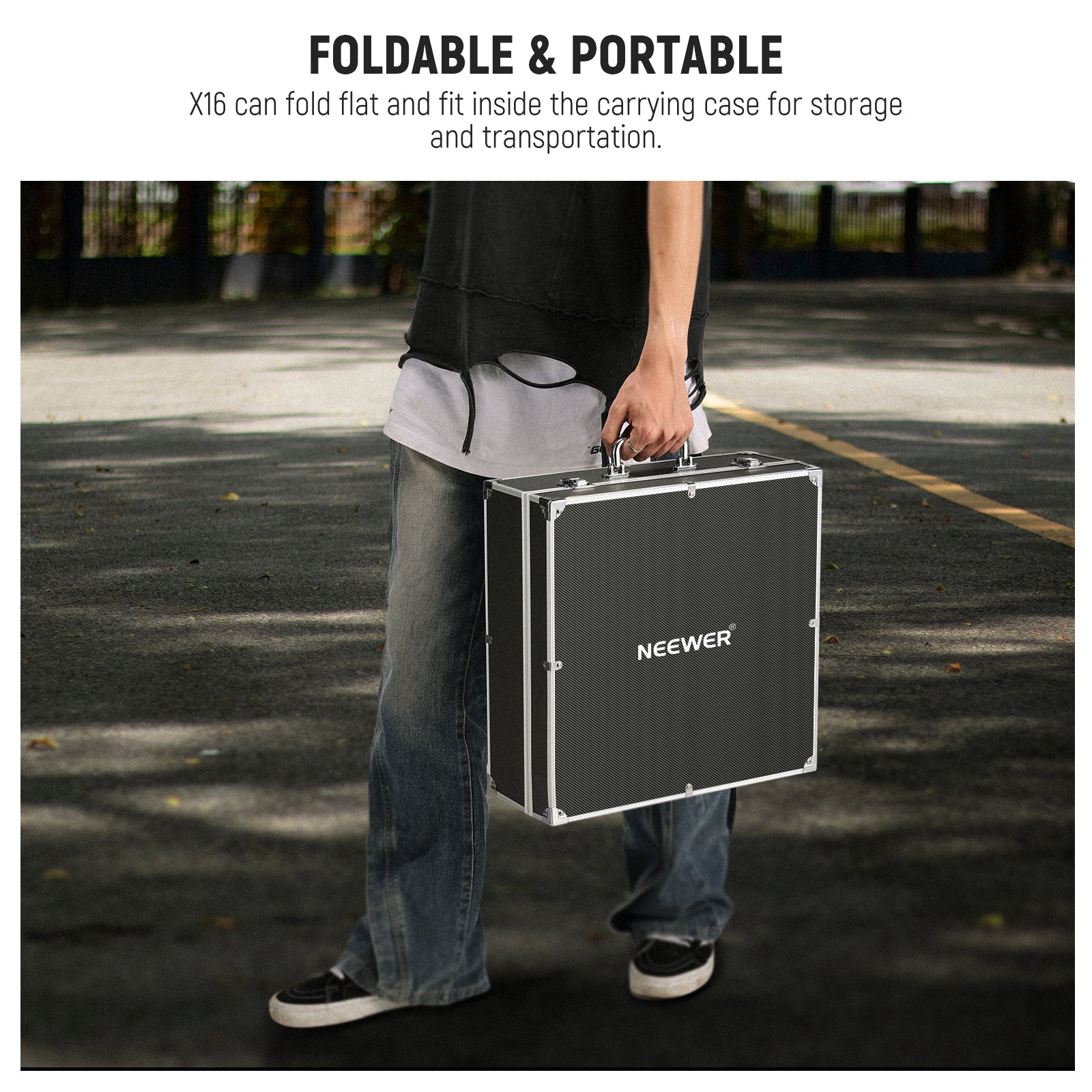 NEEWER X16 DSLR Teleprompter is foldable and portable.