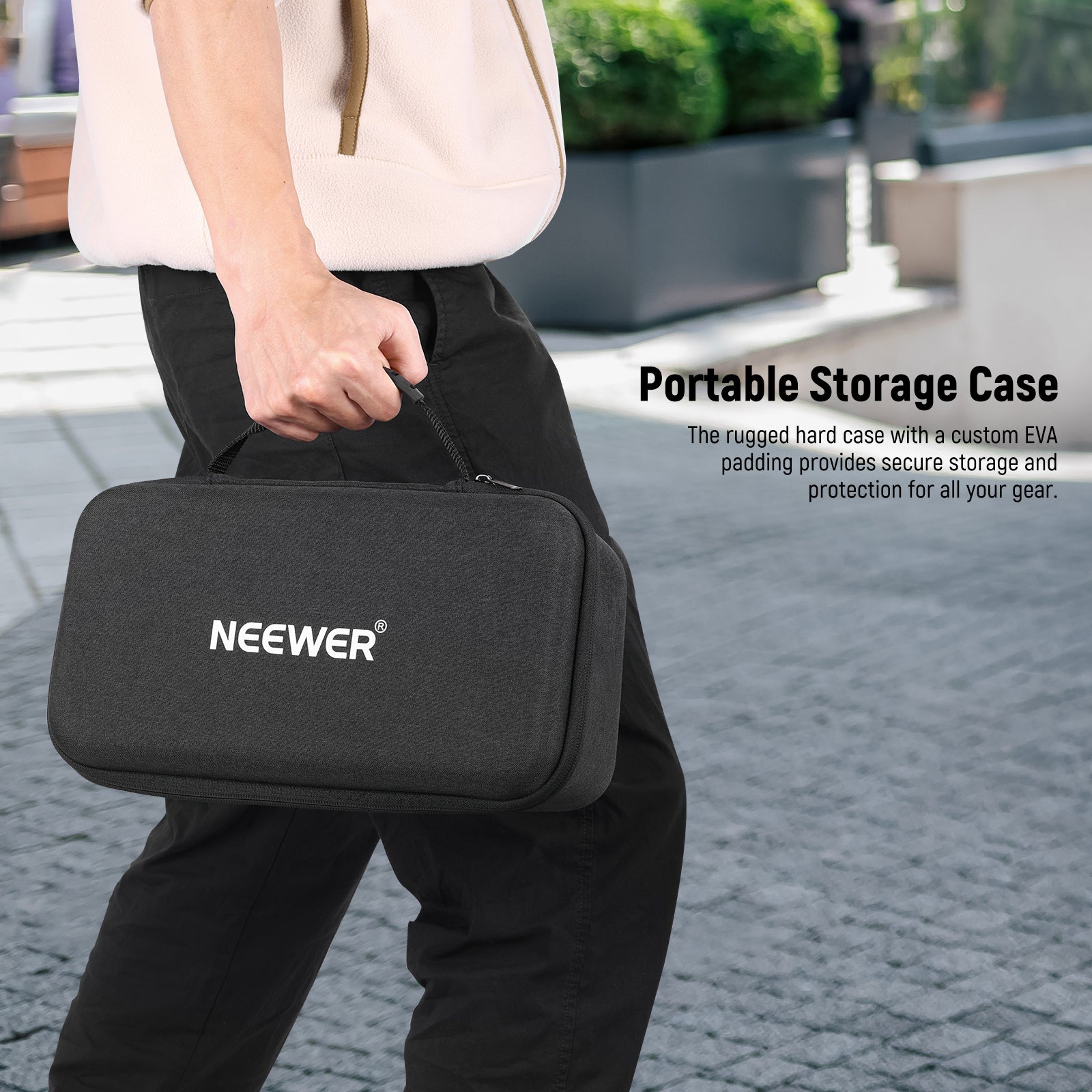 NEEWER PA049 Vlogger Kit includes a portable storage case.