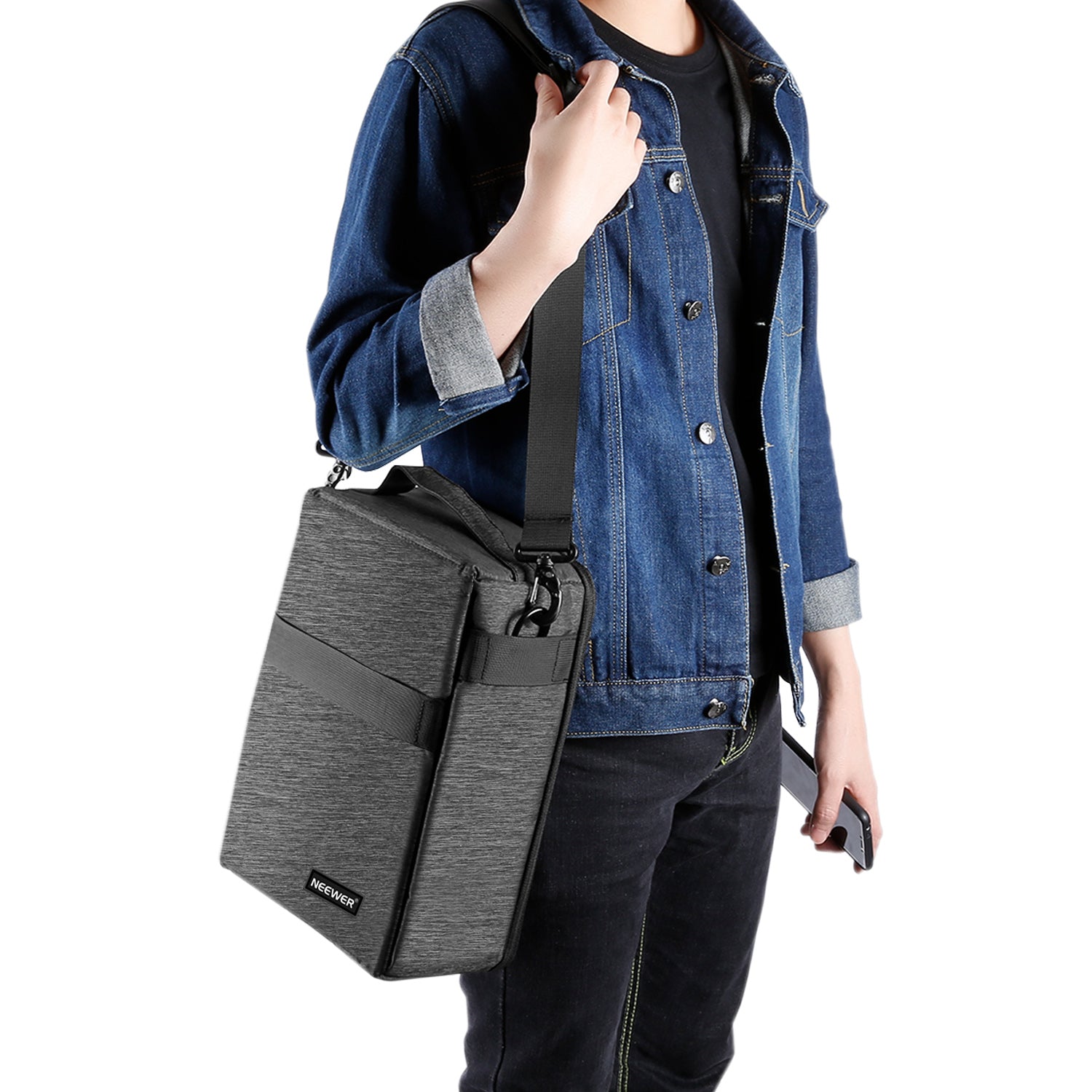 NEEWER NW140S Camera Carrying Case offers a stylish impression.