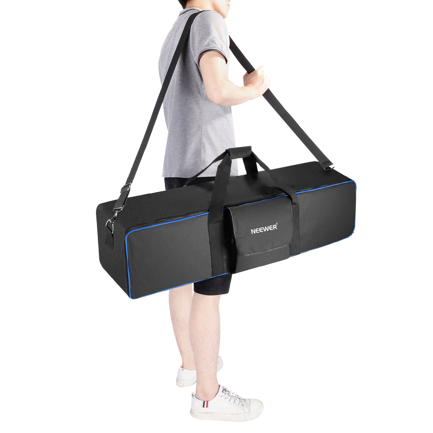 This NEEWER Studio Carrying Case is easy to carry.