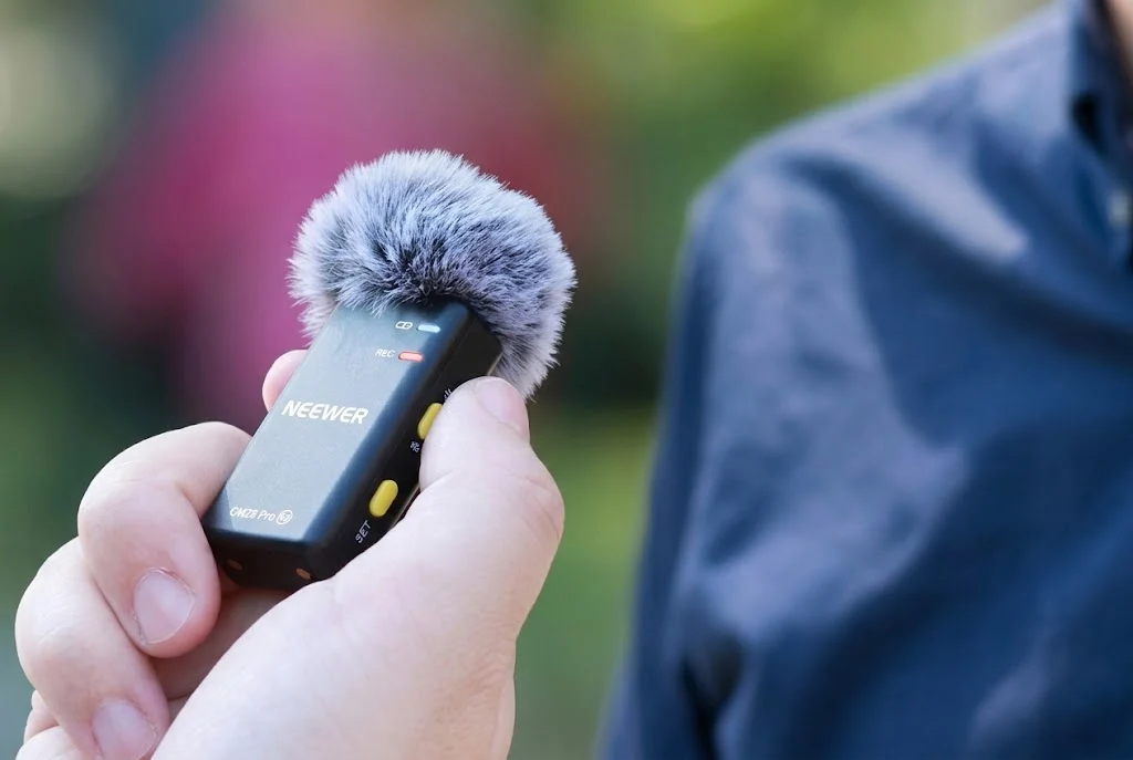 Why Choose the NEEWER CM28 Wireless Microphone?