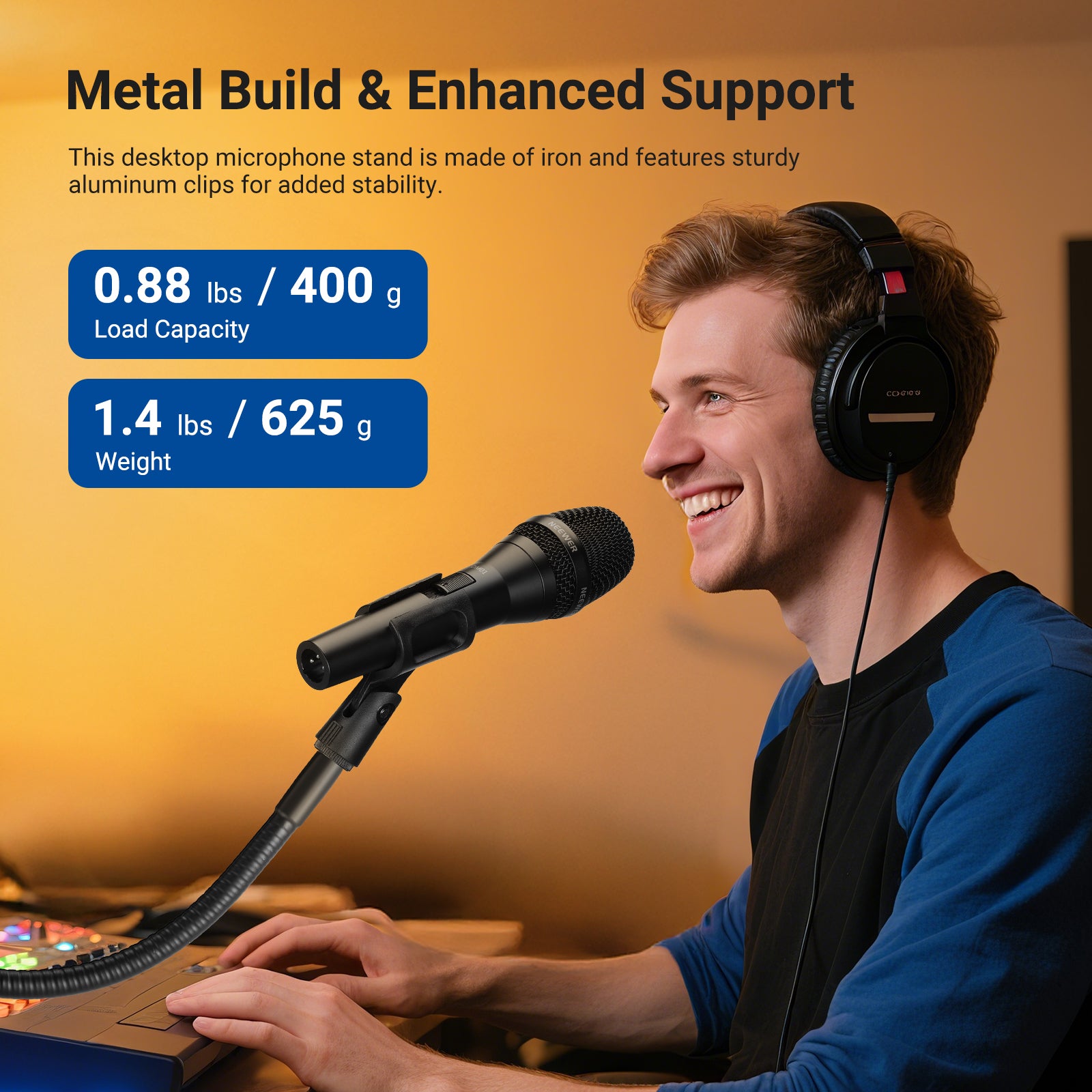 NEEWER MS016 Desk Microphone Stand with 0.88 lbs/400g load capacity and 1.4 lbs/625g weight, used by a man wearing headphones for podcasting.
